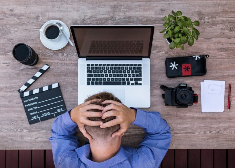 How Chronic Eye Strain Contributes to Headaches 4 Common Symptoms Associated with Digital Eye Strain