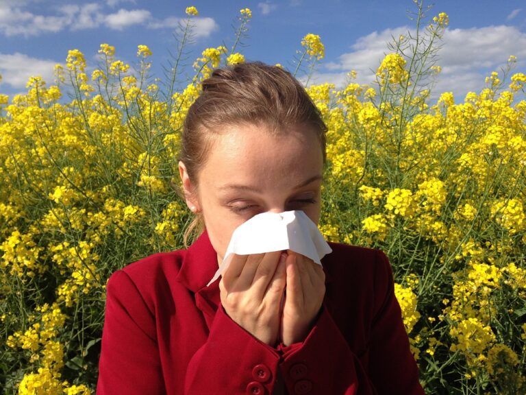 How to Battle Pollen Season (& Semi-Win) 🏆 4 Natural Ways for Relieve of Seasonal Allergies